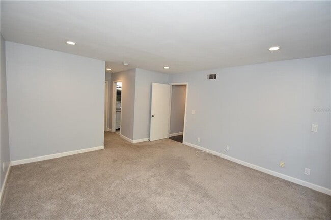 Building Photo - 56 Club House Dr