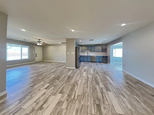 Building Photo - 7326 E Palm Ln