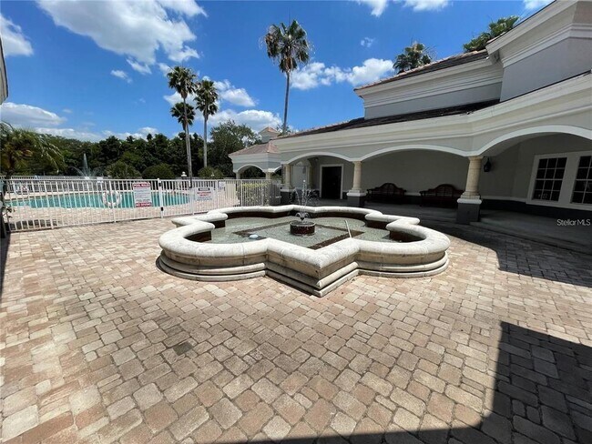 Building Photo - 13905 Fairway Island Dr