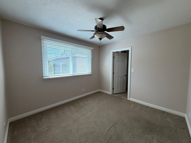 Building Photo - 4437 Mentone St