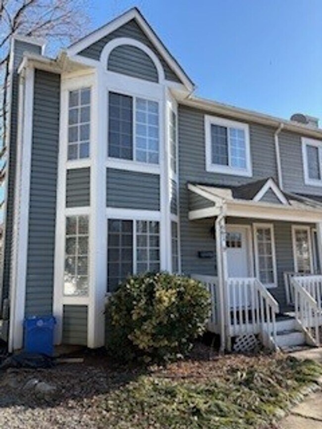 Building Photo - Large End Unit Townhome near Downtown Annapolis and Navy Stadium!