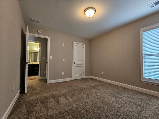 Building Photo - 3750 Thackary Dr