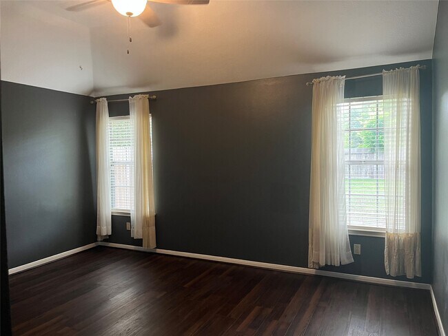 Building Photo - 11302 Meadowchase Dr