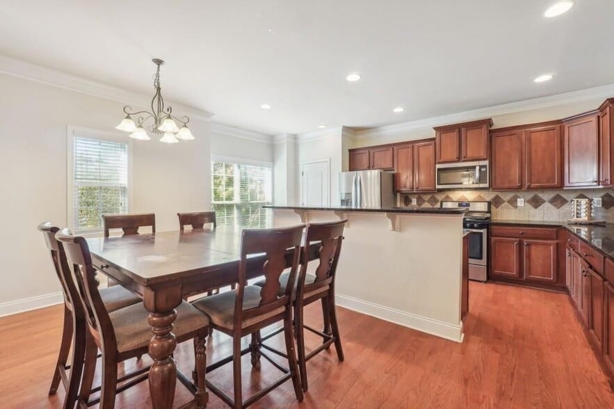 Building Photo - 3808 Fairhill Point