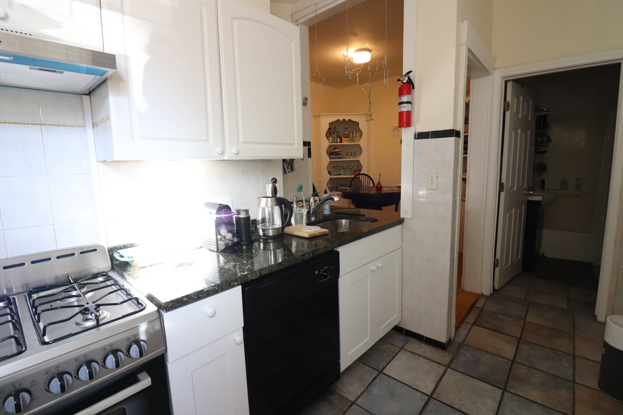 Building Photo - 60 Egmont St