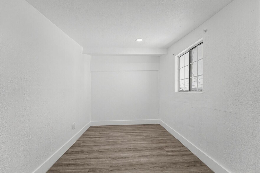 Building Photo - 2703 Alsace Ave