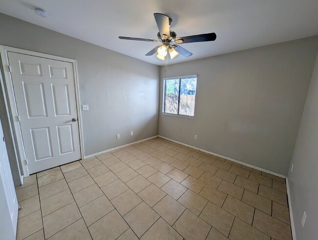 Building Photo - 2 Bedroom with private fenced yard!