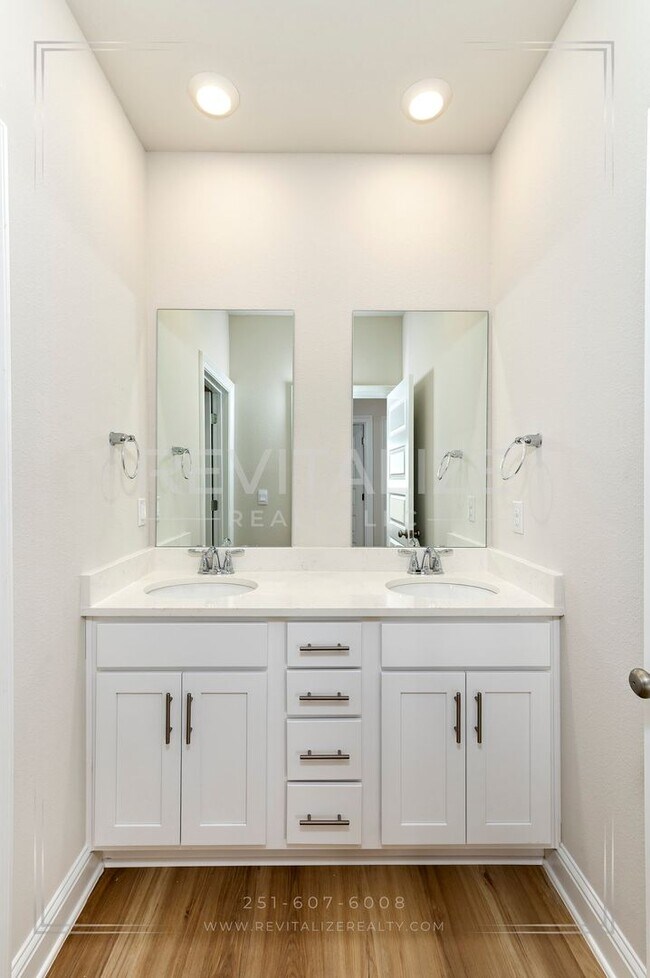 Building Photo - Brand-New 5BR Fairhope Home on Corner Lot with Garage