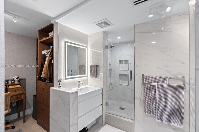 Building Photo - 3350 SW 27th Ave