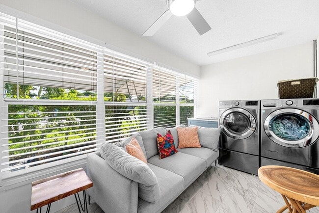 Building Photo - 810 High Point Dr W