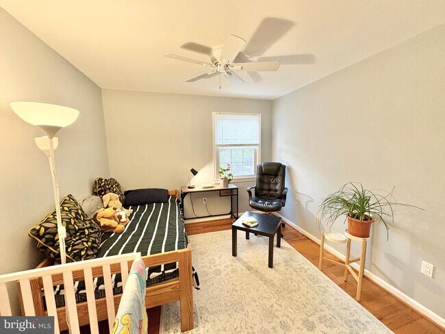Building Photo - 9710 Lakepointe Dr