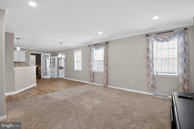 Building Photo - 10 Nelson Rd