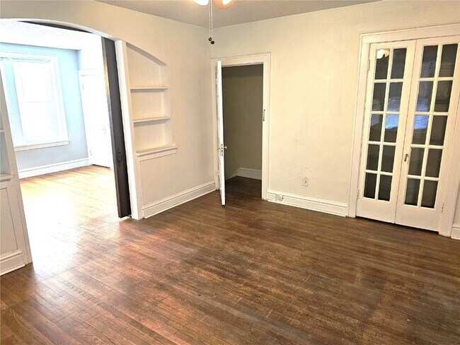 Building Photo - 4953 Holly Hills Ave