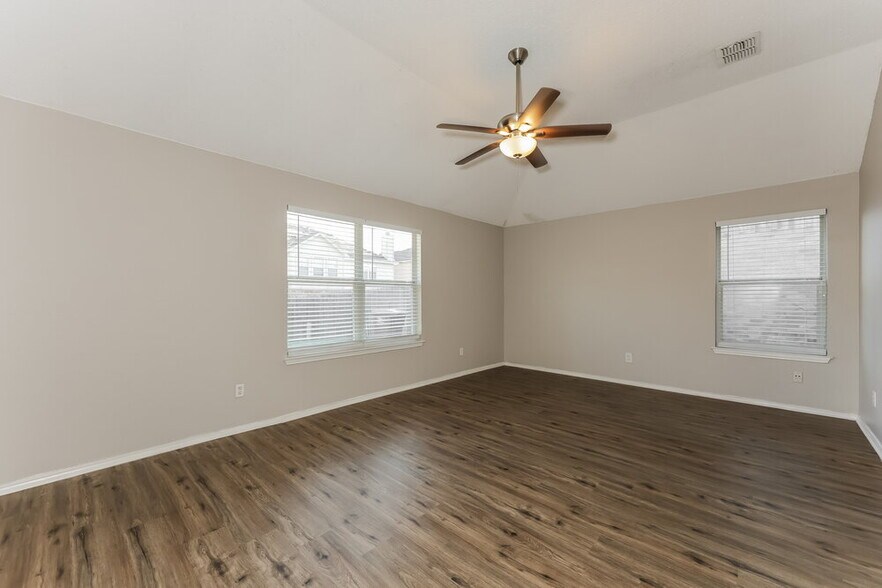 Building Photo - 4701 Palm Ridge Dr