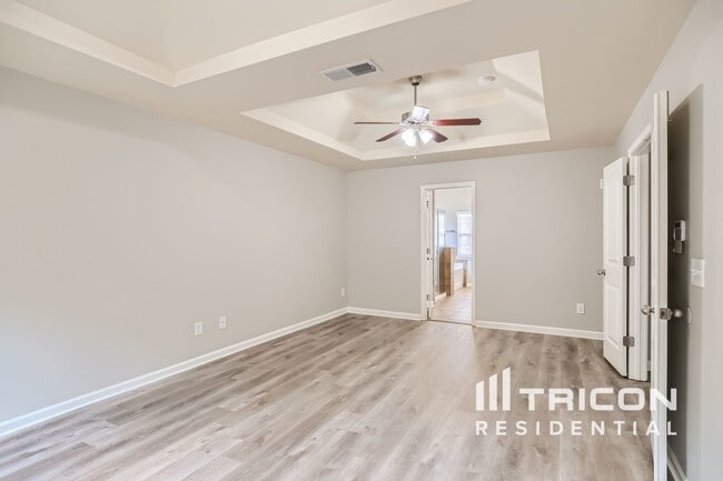 Building Photo - 6740 Oak Hill Pl