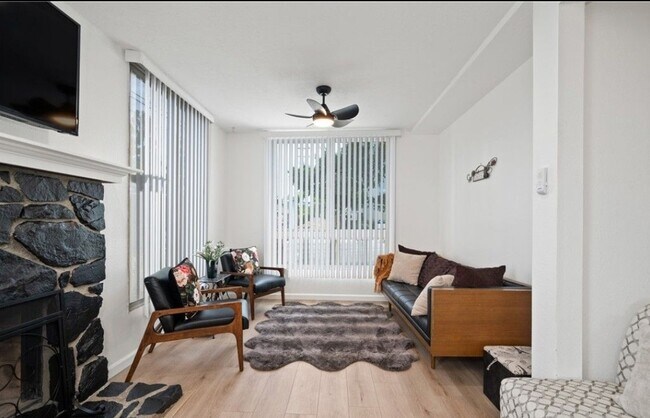 Building Photo - 1600 Crescent Heights St