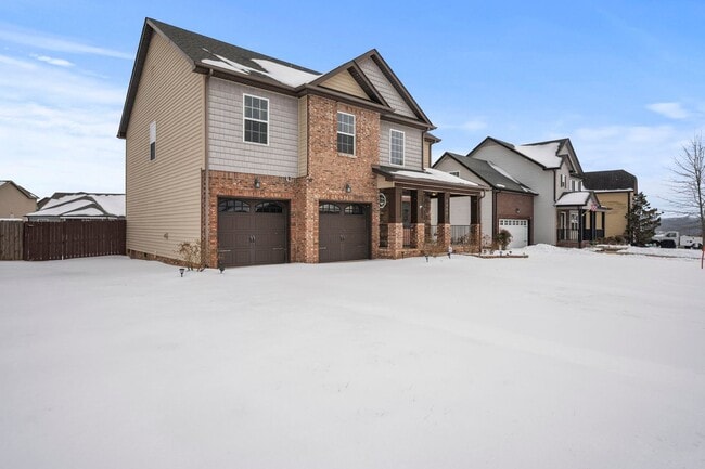 Building Photo - Spacious 3BR Home with Bonus Room, Fireplace & Fenced Yard