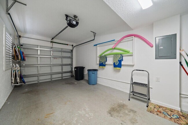 Building Photo - 3902 Fairway Dr S