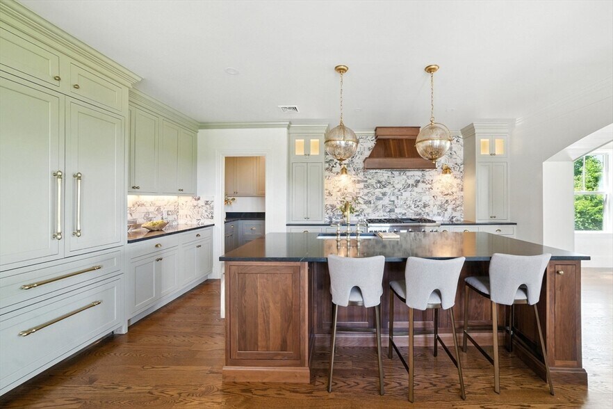 Building Photo - 152 Winchester St