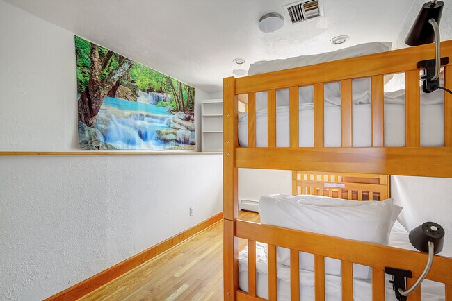 Building Photo - 8280 Queen St