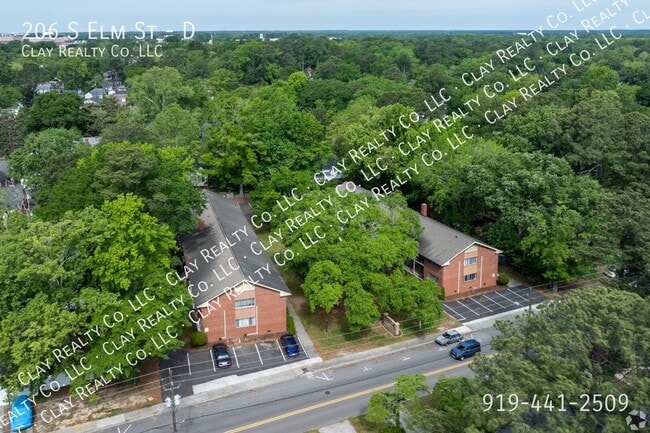 Building Photo - 206 S Elm St