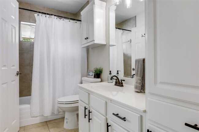 Building Photo - 5605 Creek Meadows Cove