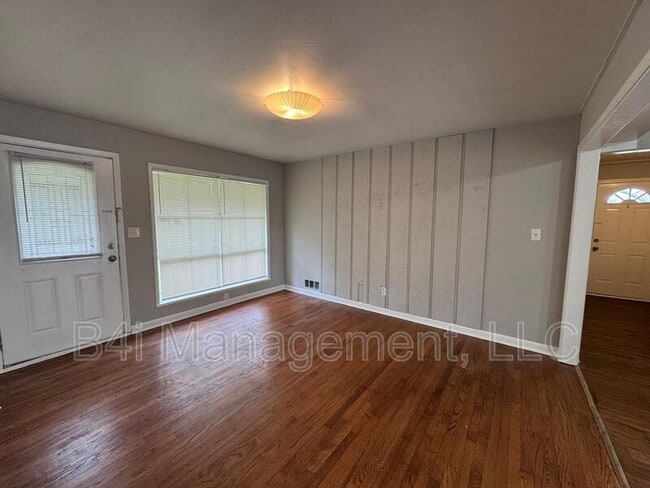 Building Photo - 454 Clara Dr