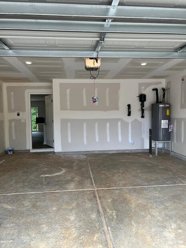 Building Photo - 250 Palm Dr
