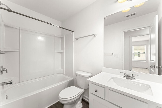 Building Photo - 1520 Vernon Blvd