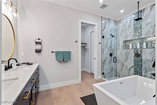 Building Photo - 3552 Hibiscus Ave