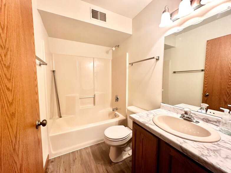Building Photo - 1456 Meadowcreek Ct