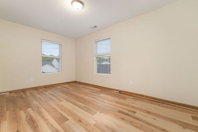 Building Photo - Beautifully Updated Single Family in a Private Community
