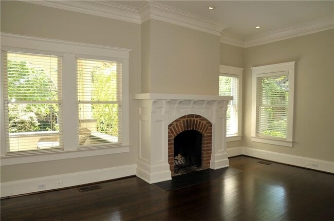 Building Photo - 950 Rupley Dr NE