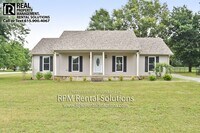 Building Photo - Beautifully remodeled 4BR/2BA one level home in M'boro, triple Rockvale schools!