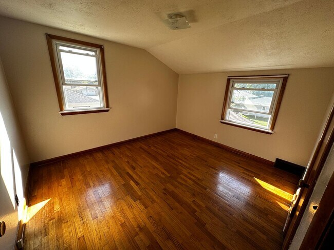 Building Photo - 811-811 Miller Ave