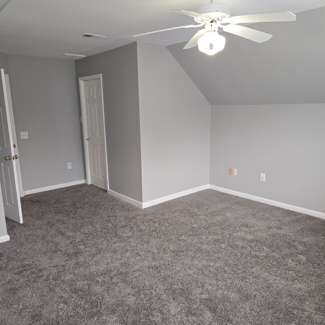 4th bedroom/bonus room with closet - 4007 Longbow Ct