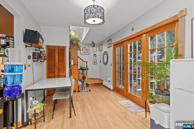 Building Photo - 274 Warren St