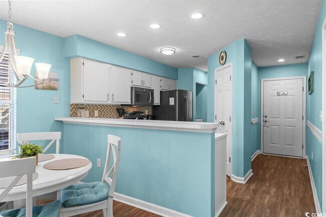 Building Photo - 637 Waterway Village Blvd