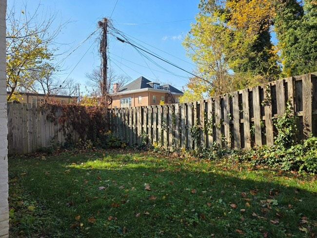 Building Photo - Gorgeous one of a kind 5 bedroom home fully updated