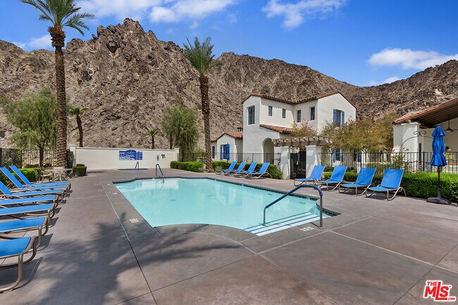 Building Photo - 48613 Classic Dr