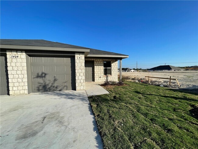 Building Photo - 2404 Duntov Dr