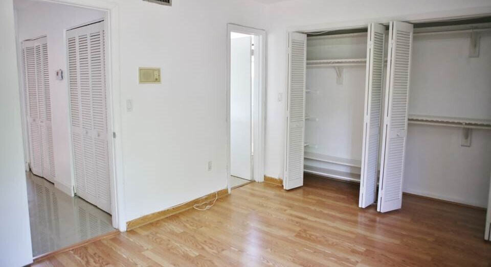 Building Photo - 1990 Brickell Ave