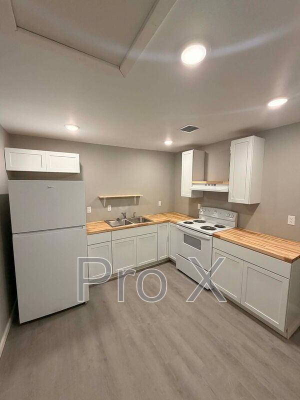 Building Photo - 117-121 S Byers Apartments