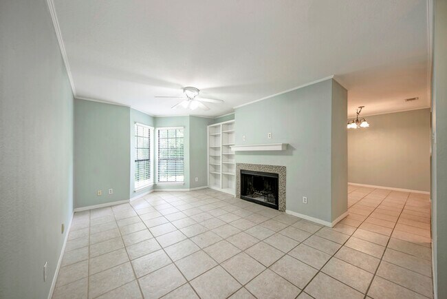 Building Photo - 1510 W N Loop Blvd