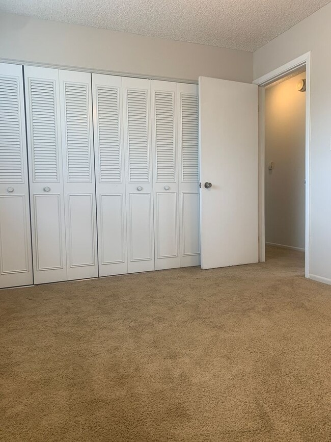 Building Photo - 3 BEDROOM, 2 BATHROOM SINGLE FAMILY HOME WITH 2 CAR ATTACHED GARAGE