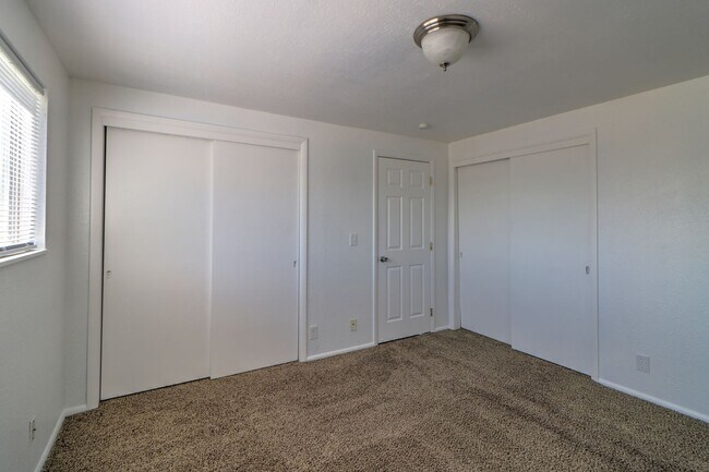 Building Photo - 967 W 2000 N