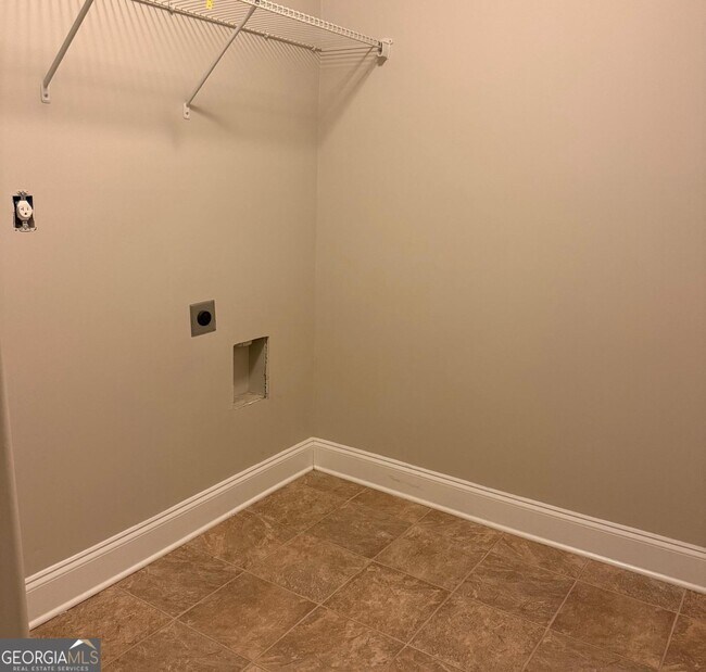 Building Photo - 125 Leland Ln