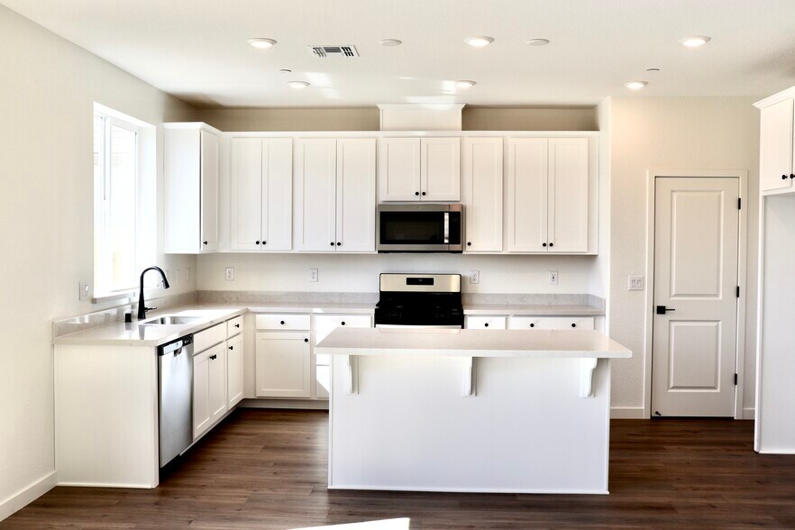 Building Photo - 1536 Minories Dr