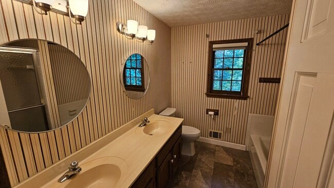 Building Photo - 2858 Livsey Dr