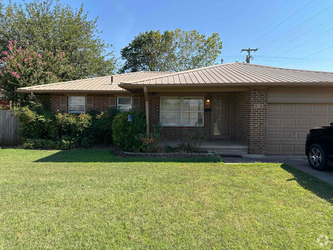 Building Photo - 2118 W Randall Ave